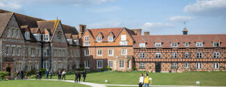 Campamentos y campus universitarios en Gran Bretaña - Bradfield College - Reading